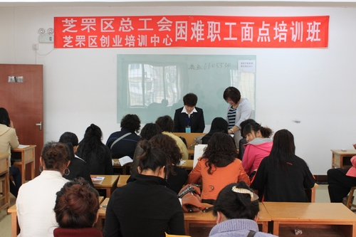 中心教师讲授理论知识